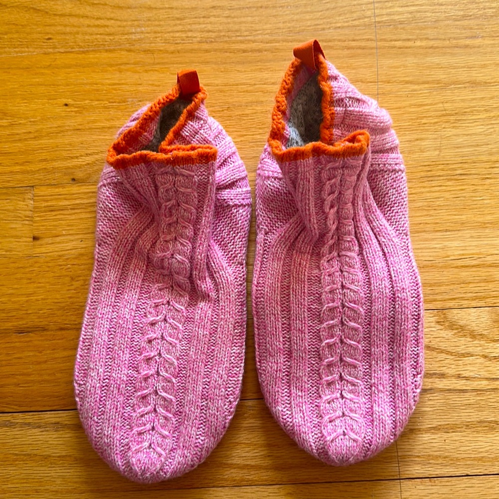 Brand new & never been worn Bombas slippers for sale! Tags still on them.